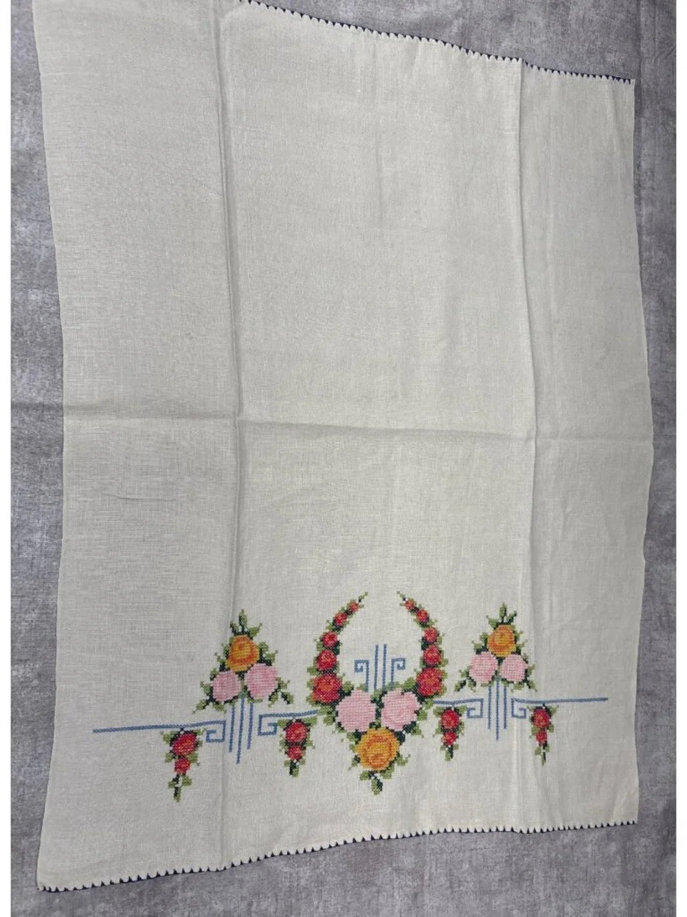 Embroidered Floral Linen Finger Towel Handmade 19" x 14" Delicate Stitching Vtg - Picture 6 of 10